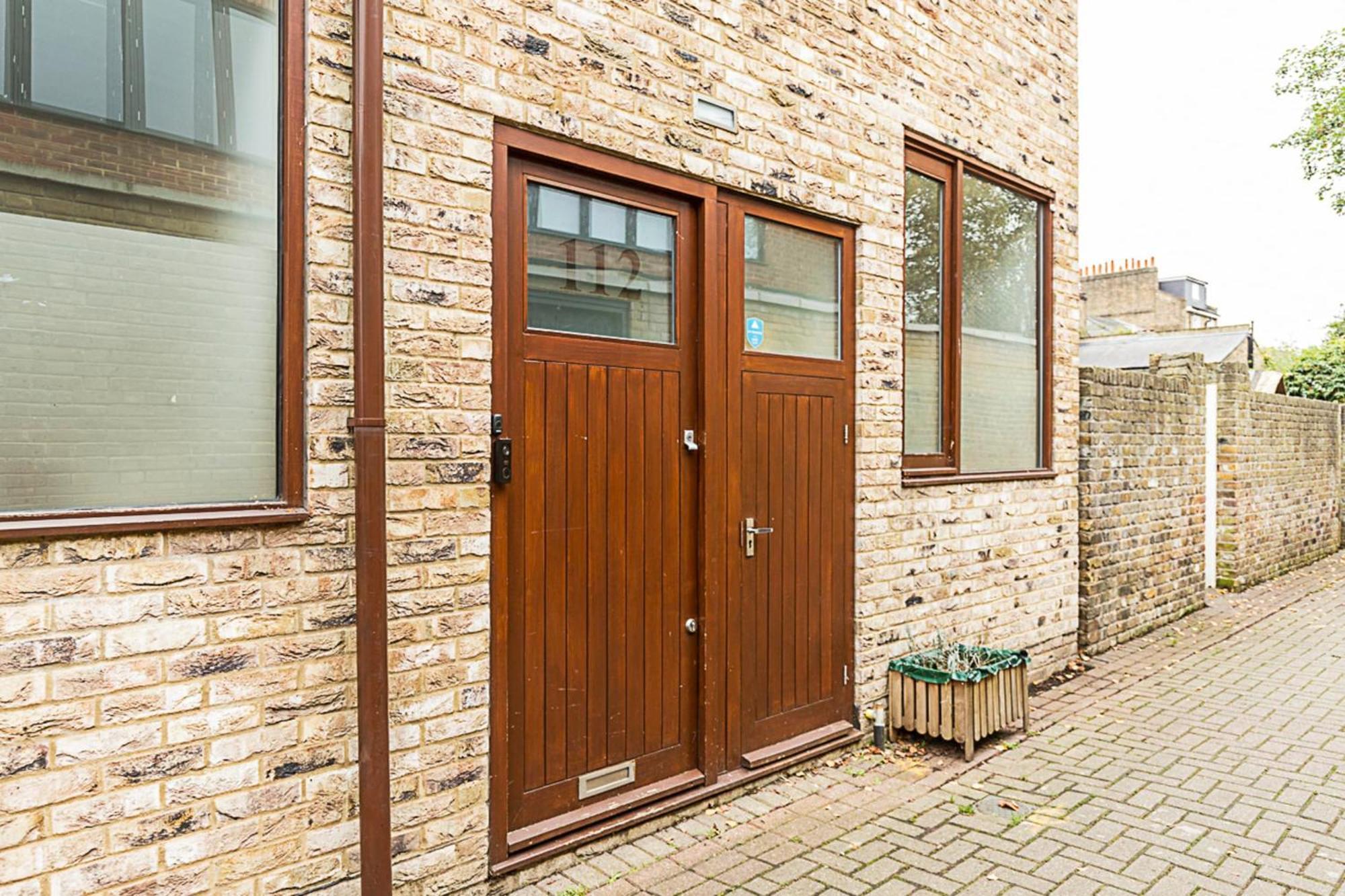 Modern Airy 2-bed Gem In Trendy Stoke Newington *