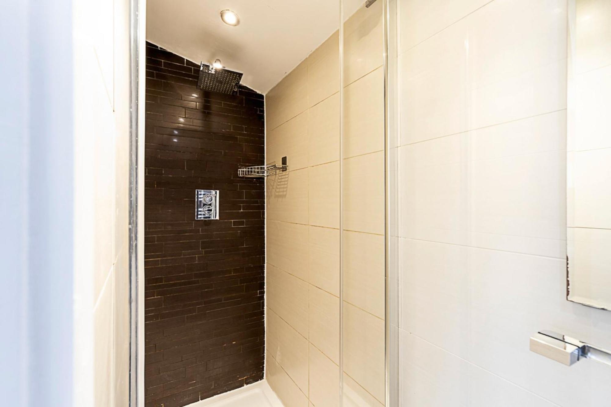Modern Airy 2-bed Gem In Trendy Stoke Newington Appartamento