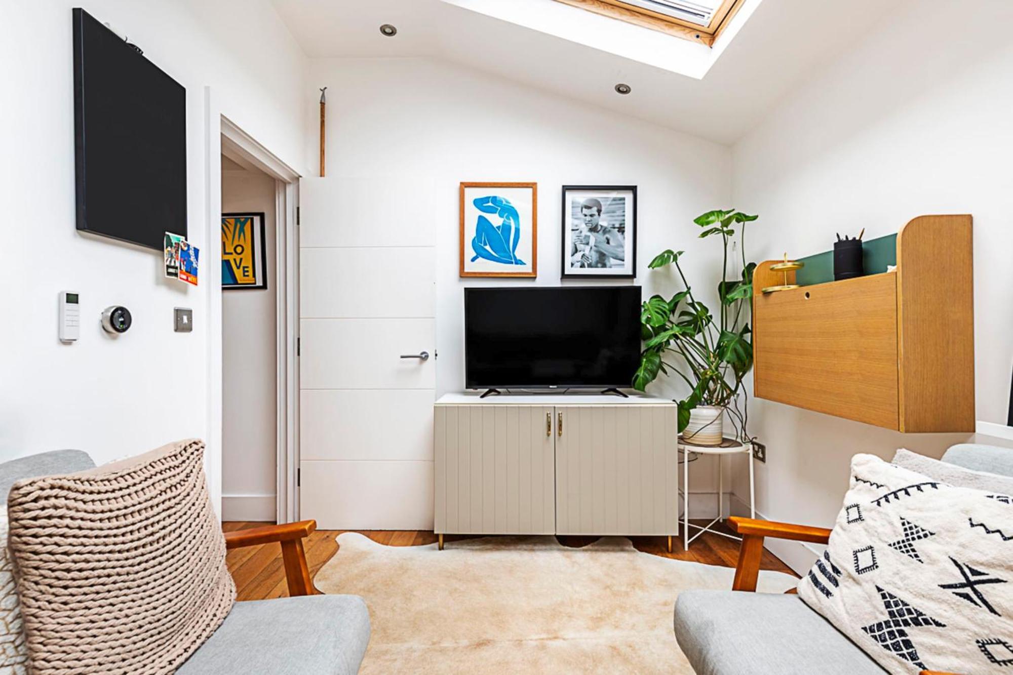Modern Airy 2-bed Gem In Trendy Stoke Newington